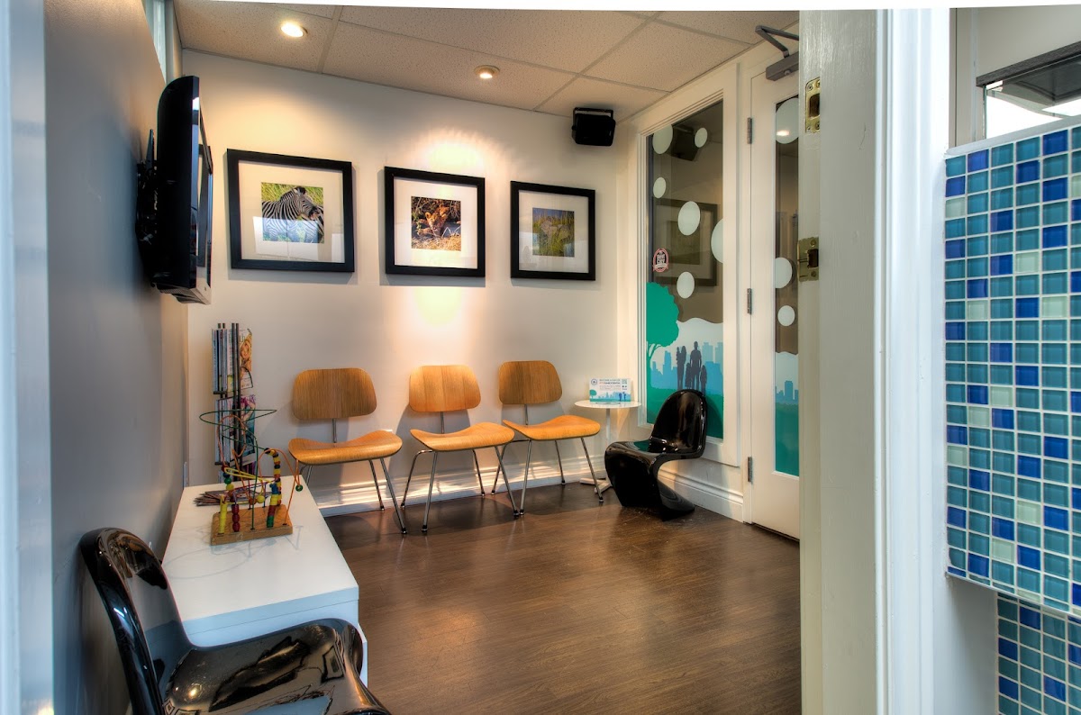 Kits Family Dental - Dr. Robin Mak, Dr. Sakura Iwagami, Dr. Michael Fenrich dental clinic in Vancouver - Photo 1