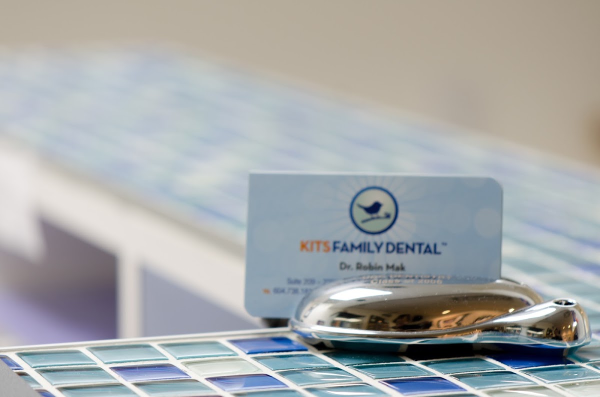 Kits Family Dental - Dr. Robin Mak, Dr. Sakura Iwagami, Dr. Michael Fenrich dental clinic in Vancouver - Photo 4