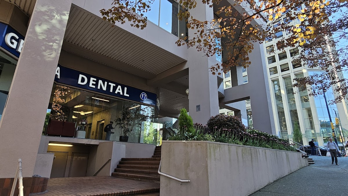 Georgia Dental Group dental clinic in Vancouver - Photo 6
