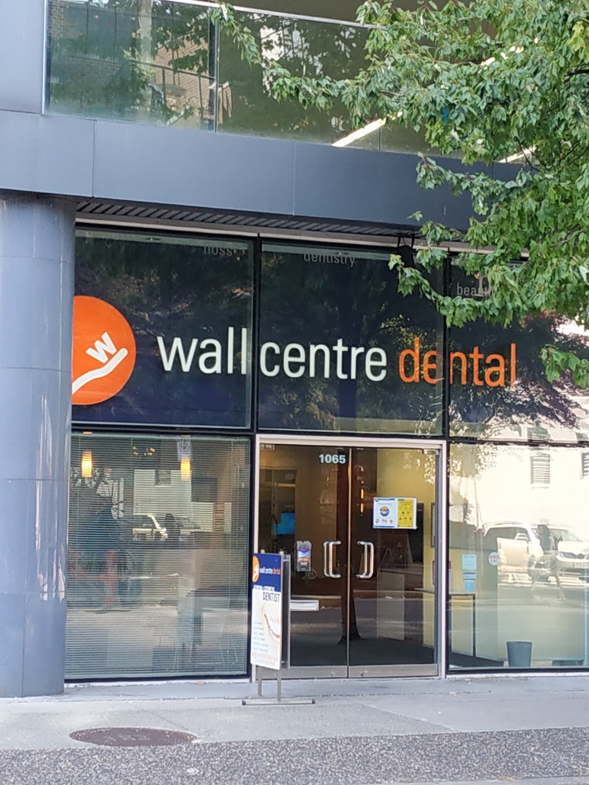 Wall Centre Dental dental clinic in Vancouver - Photo 2