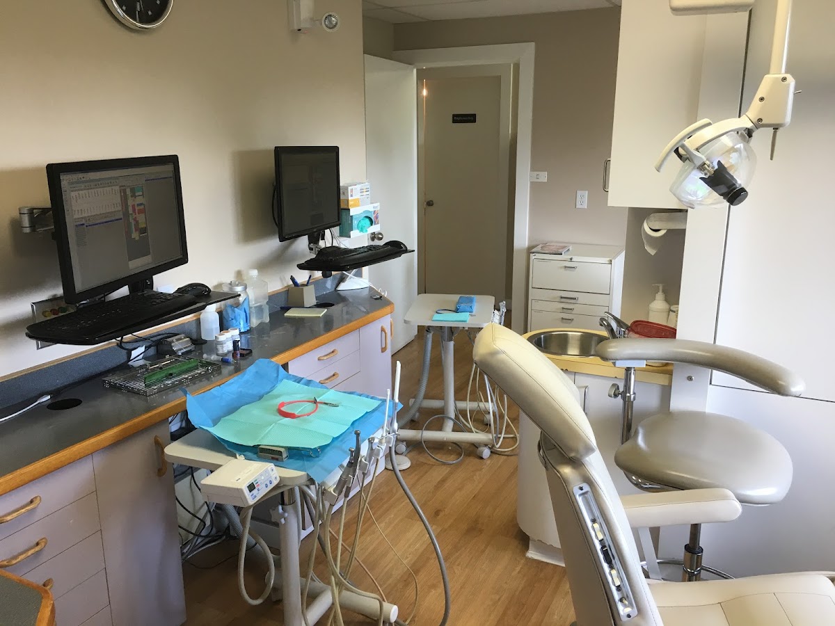 Bakerview Dental Centre dental clinic in Victoria - Photo 3