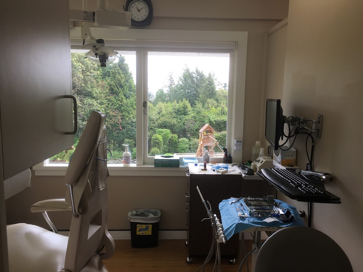 Bakerview Dental Centre dental clinic in Victoria - Photo 8