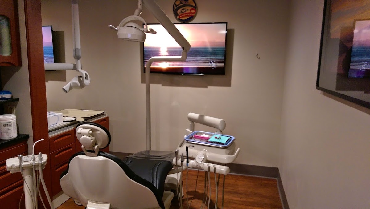 Dr. G. Sunny Tatra dental clinic in Victoria - Photo 2