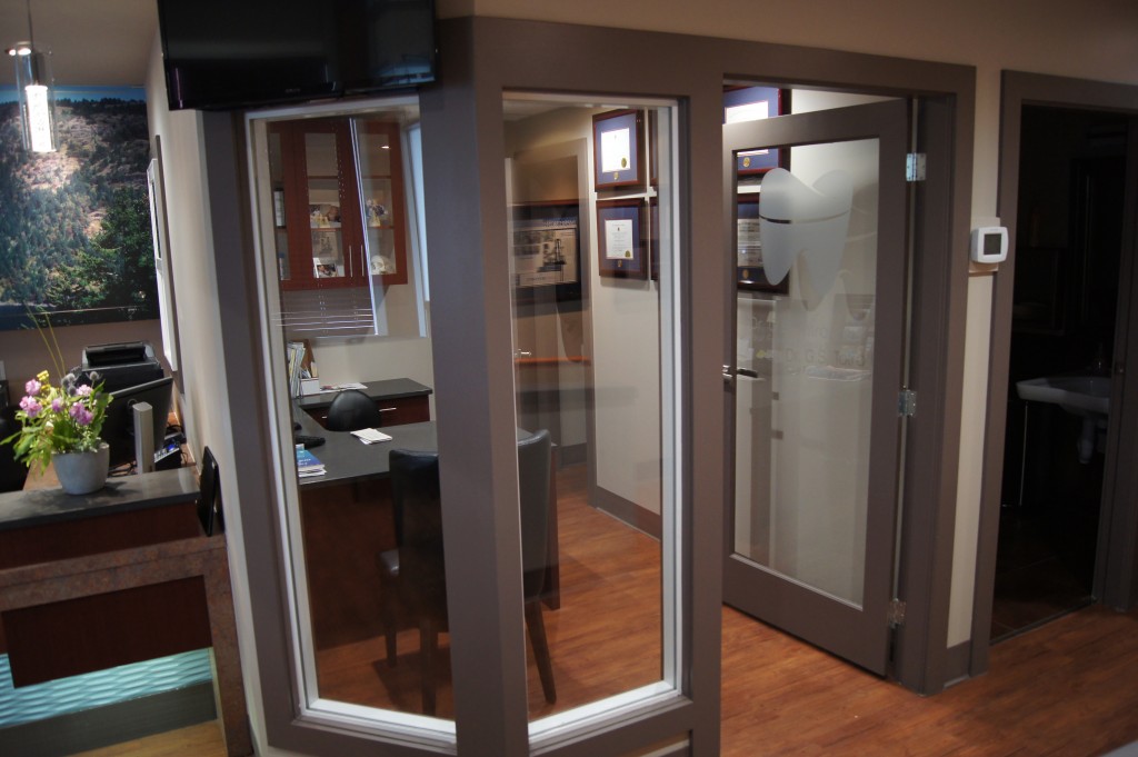 Dr. G. Sunny Tatra dental clinic in Victoria - Photo 7