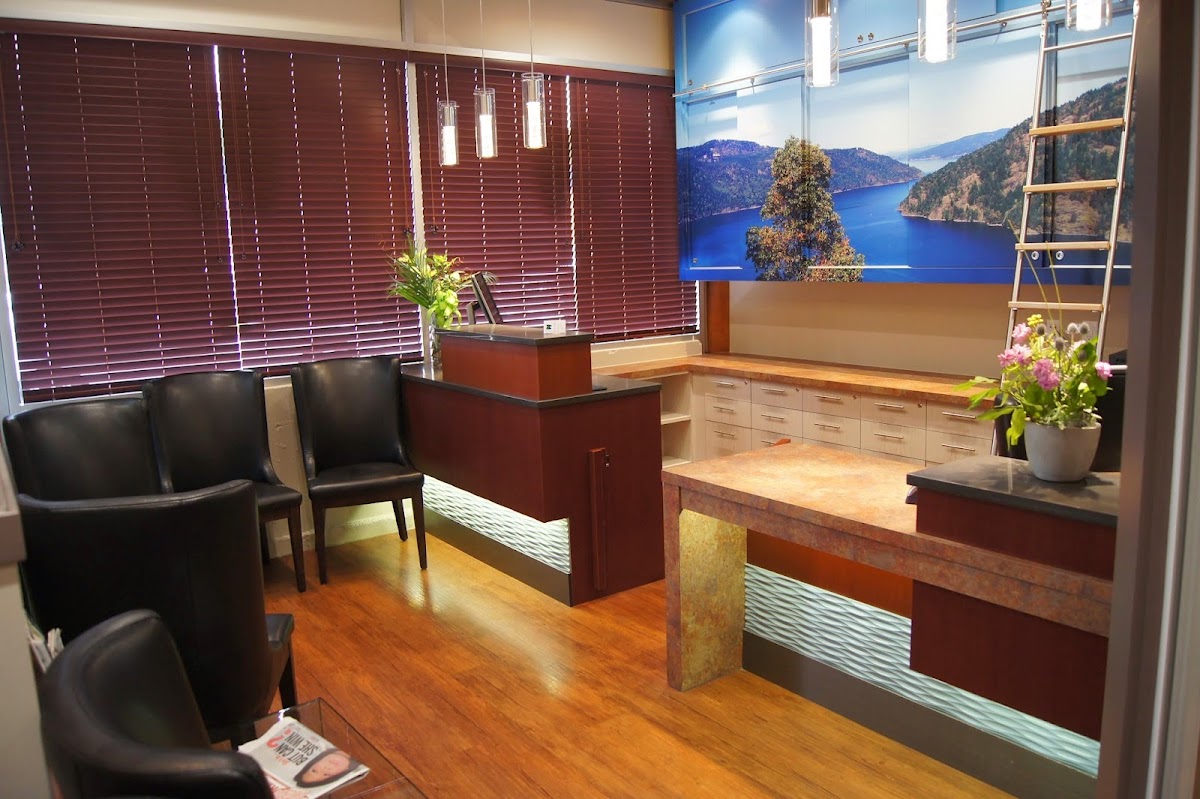 Dr. G. Sunny Tatra dental clinic in Victoria - Photo 10
