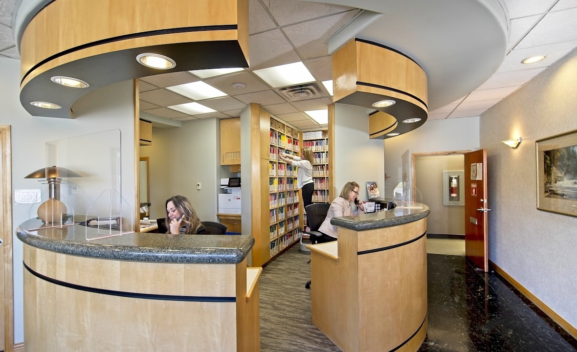 Dr C Ross Crapo & Associates dental clinic in Victoria - Photo 1