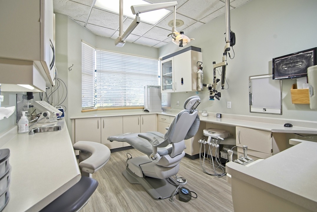 Dr C Ross Crapo & Associates dental clinic in Victoria - Photo 2