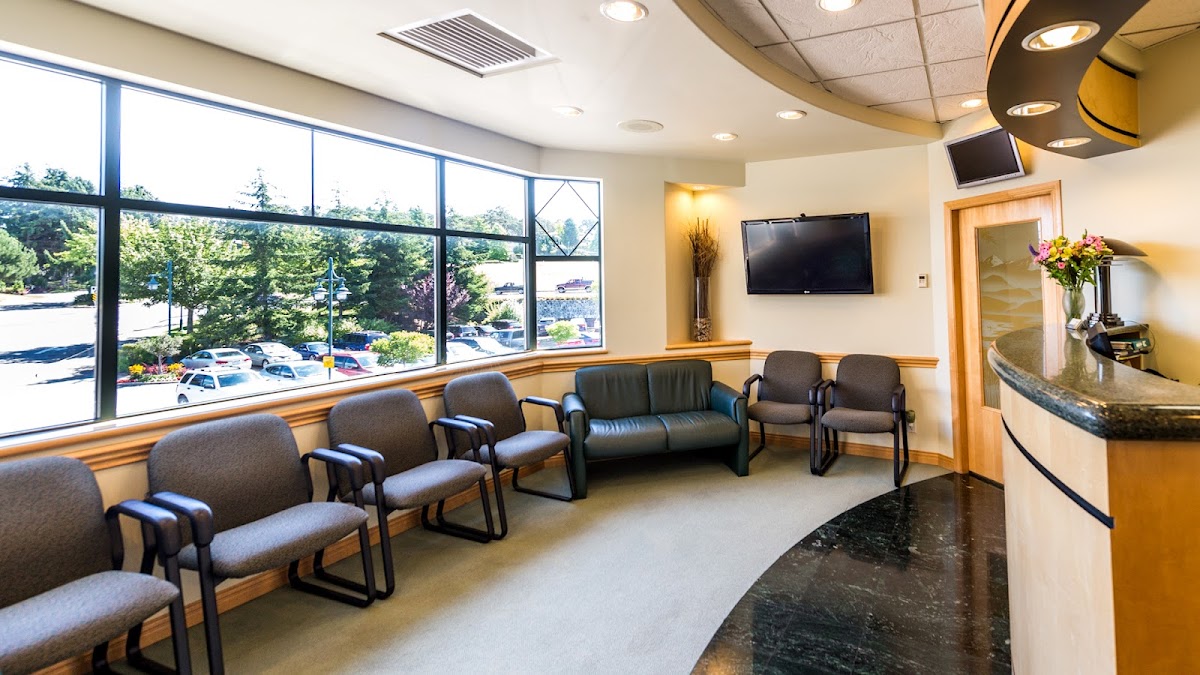 Dr C Ross Crapo & Associates dental clinic in Victoria - Photo 5