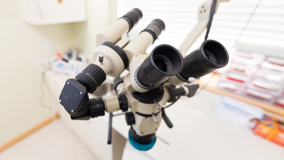 Dr C Ross Crapo & Associates dental clinic in Victoria - Photo 9