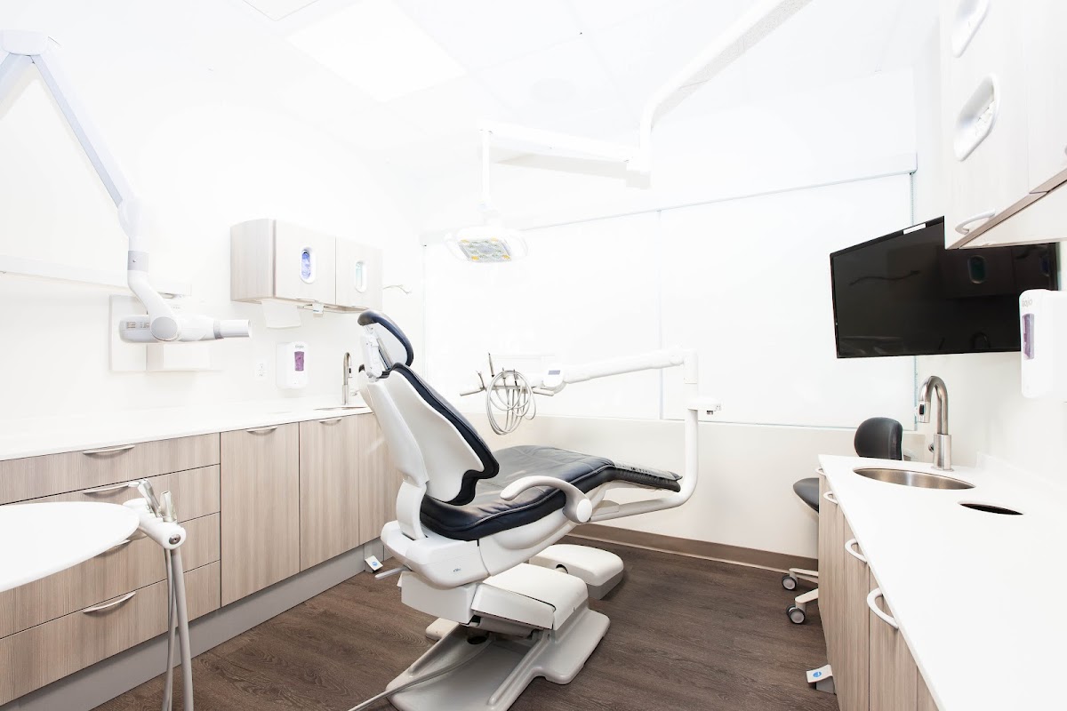 Smiles By Design dental clinic in Victoria - Photo 4