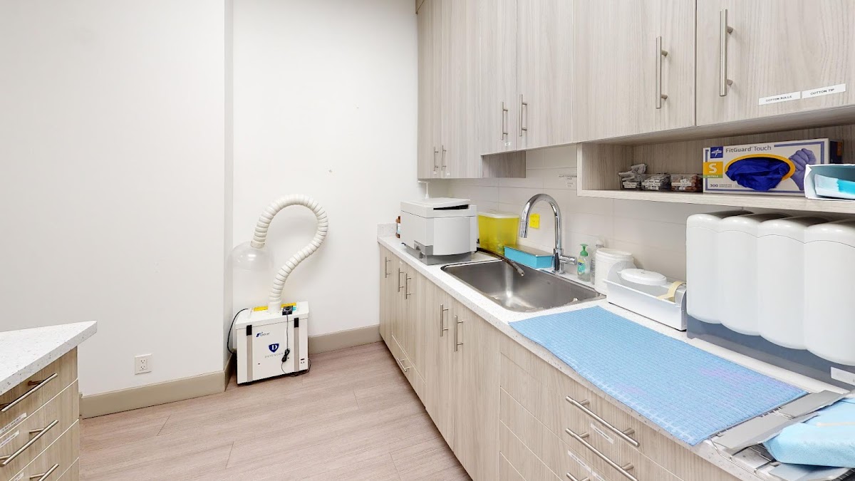 Imagine Dental Group dental clinic in Vancouver - Photo 3