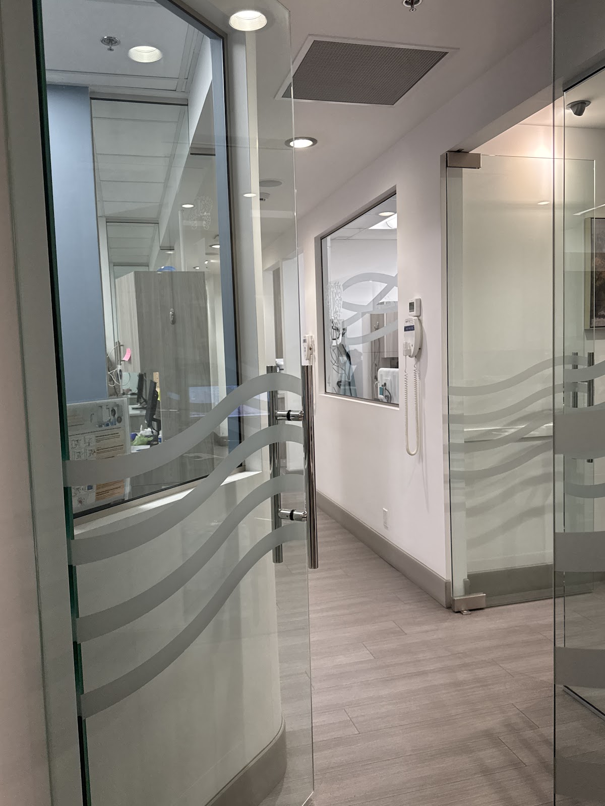 Imagine Dental Group dental clinic in Vancouver - Photo 8