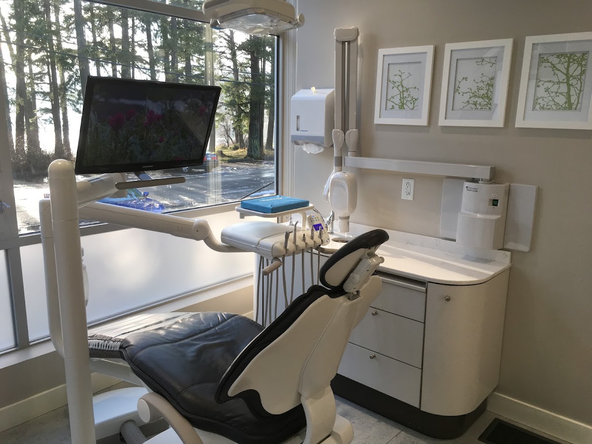 Elk Lake Dentistry dental clinic in Victoria - Photo 1