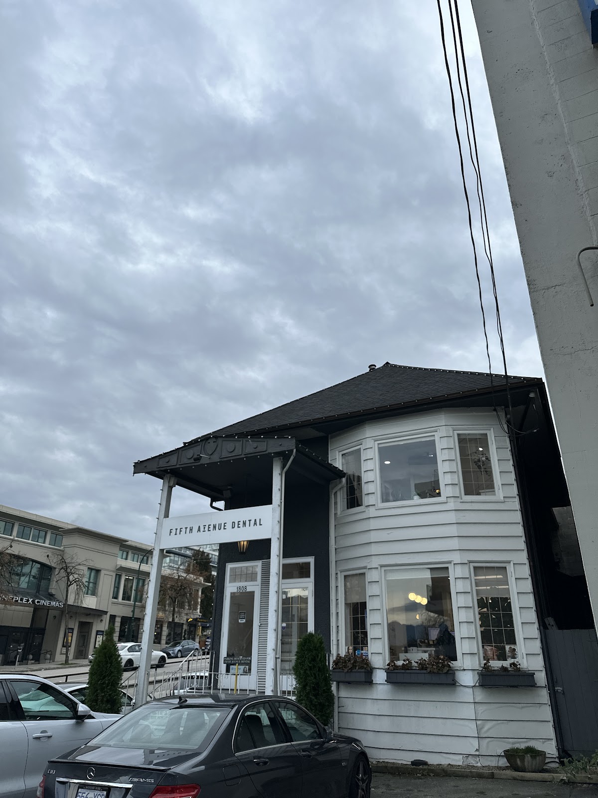 Fifth Avenue Dental Centre dental clinic in Vancouver - Photo 7