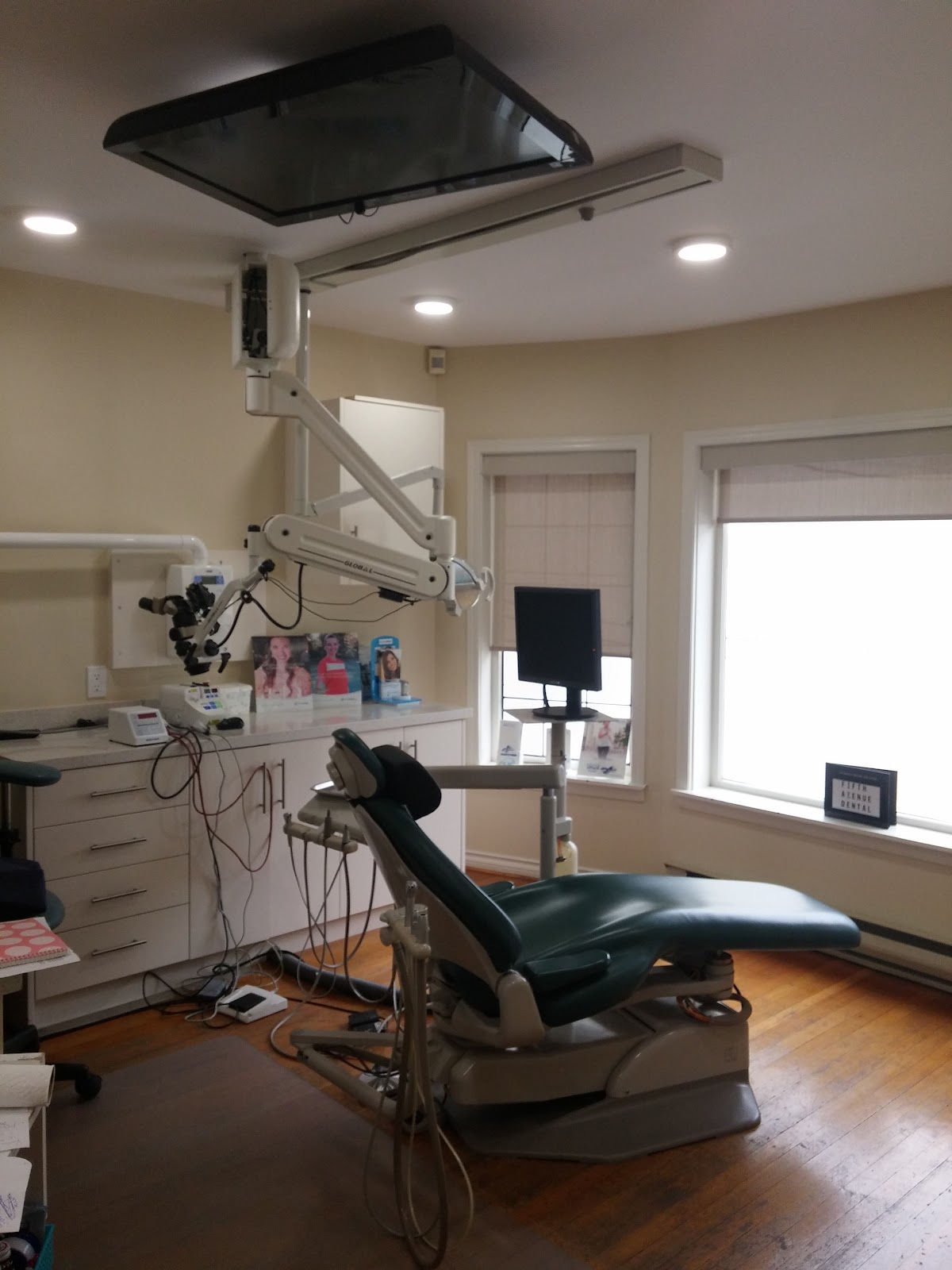 Fifth Avenue Dental Centre dental clinic in Vancouver - Photo 10