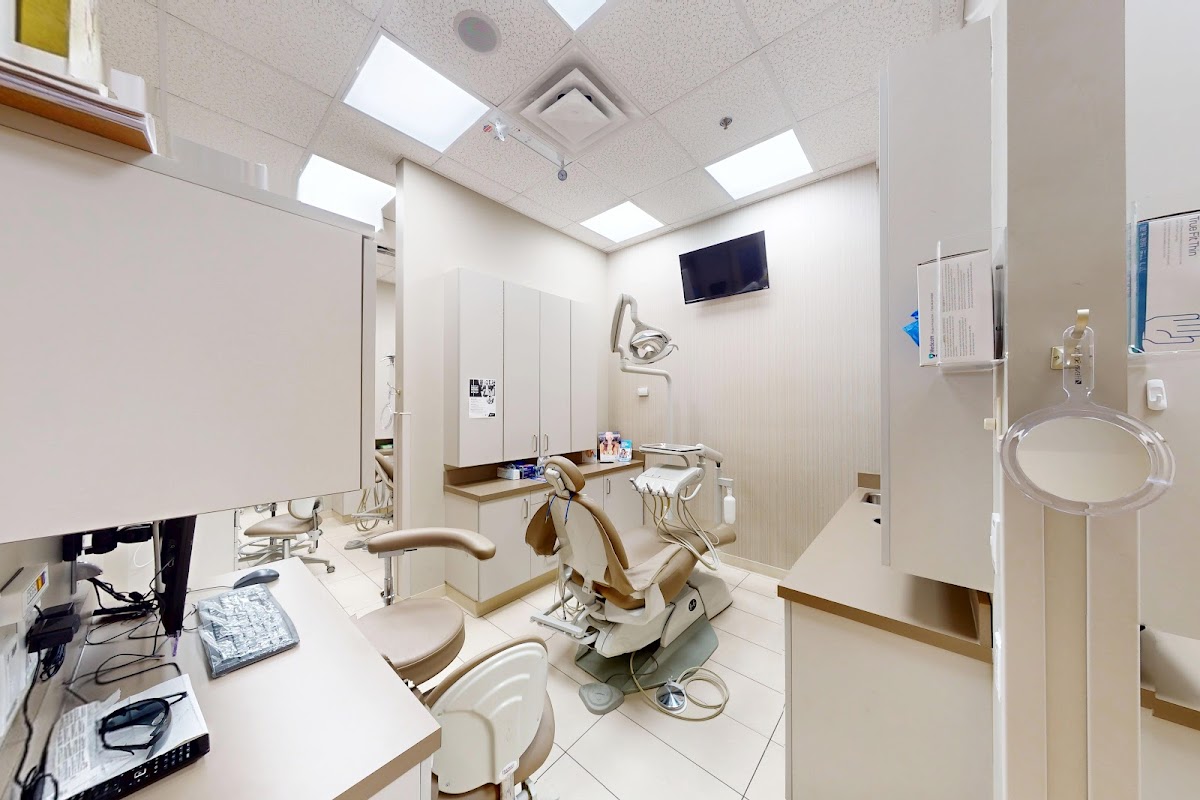 Richmond Community Dentist dental clinic in Richmond - Photo 8