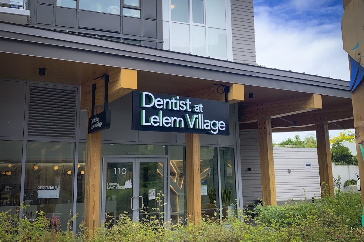 Dentist at Lelem Village dental clinic in Vancouver - Photo 2