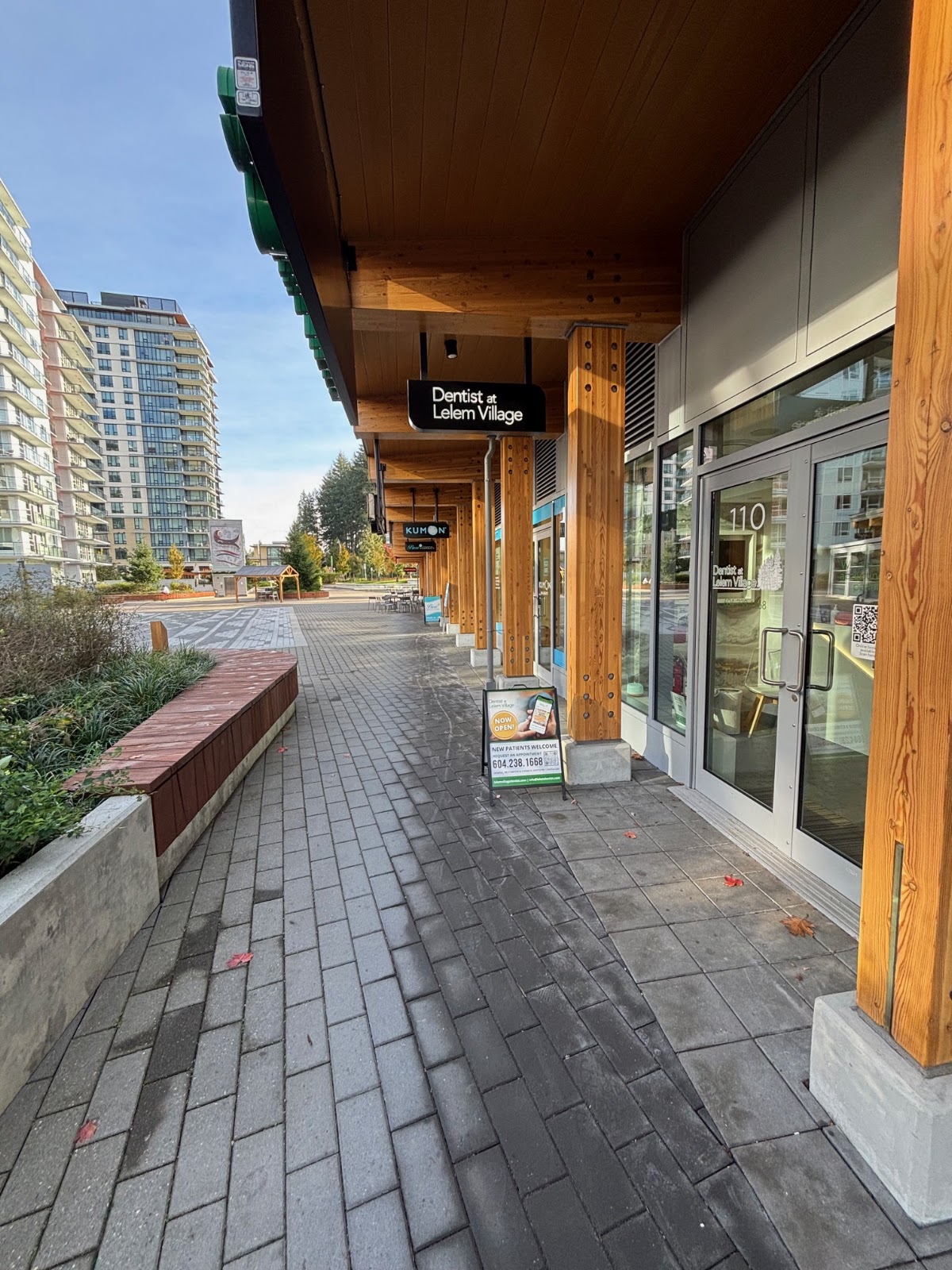 Dentist at Lelem Village dental clinic in Vancouver - Photo 4