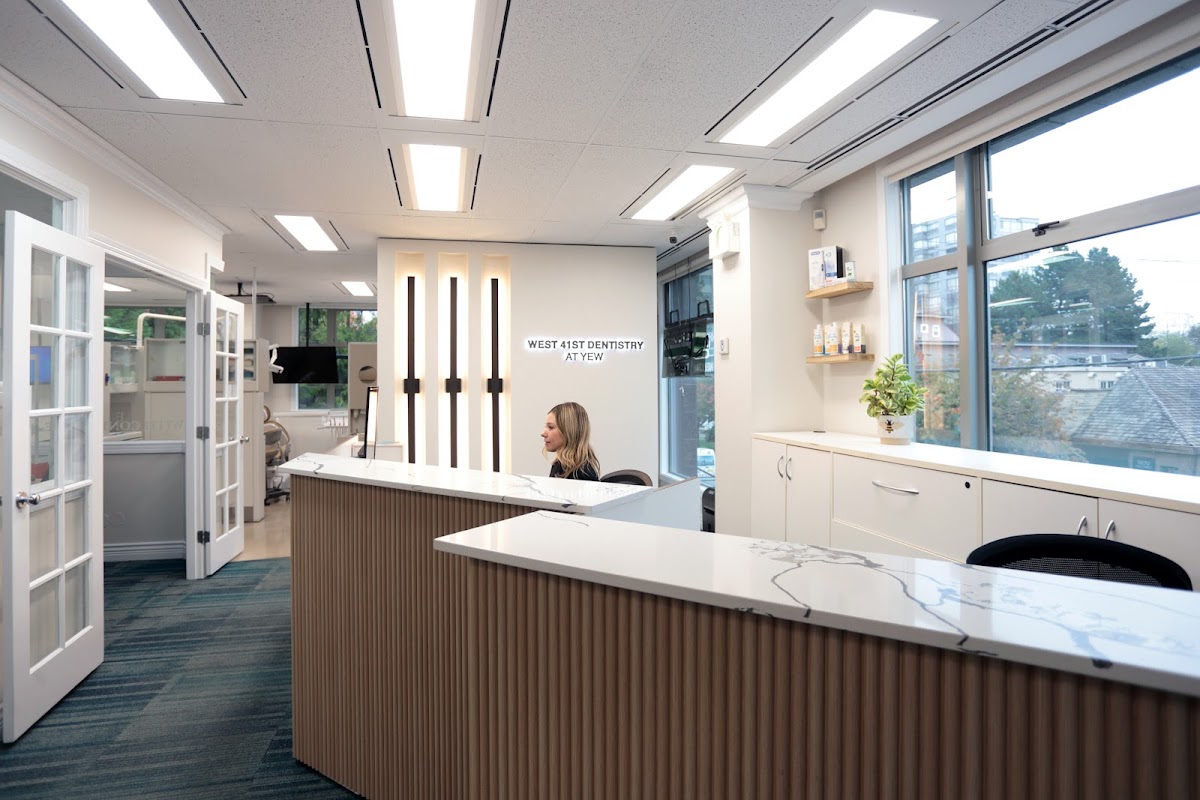 West 41st Dentistry at Yew dental clinic in Vancouver - Photo 2