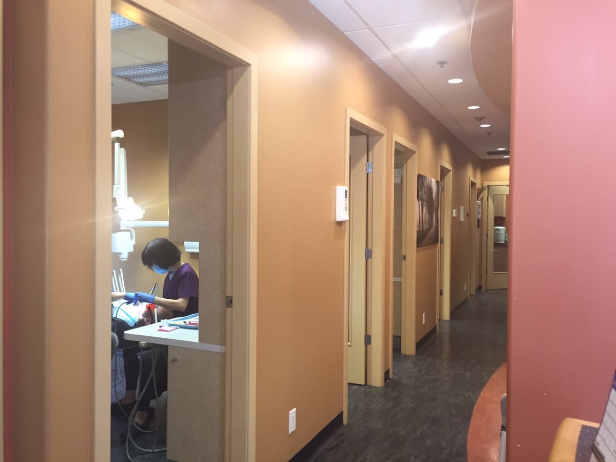 I-Dentist Group Centre dental clinic in Vancouver - Photo 2