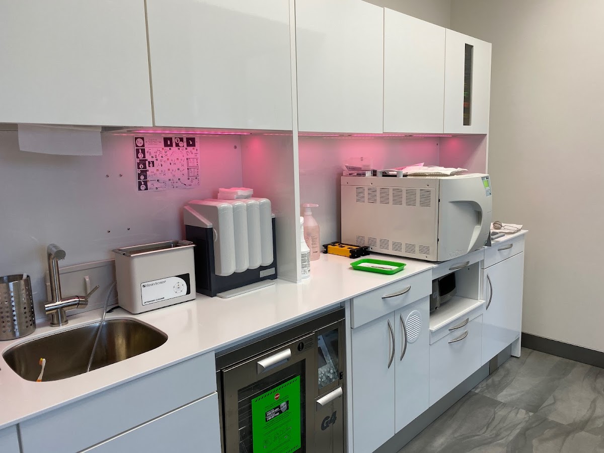 Four Winds Dental dental clinic in Surrey - Photo 6