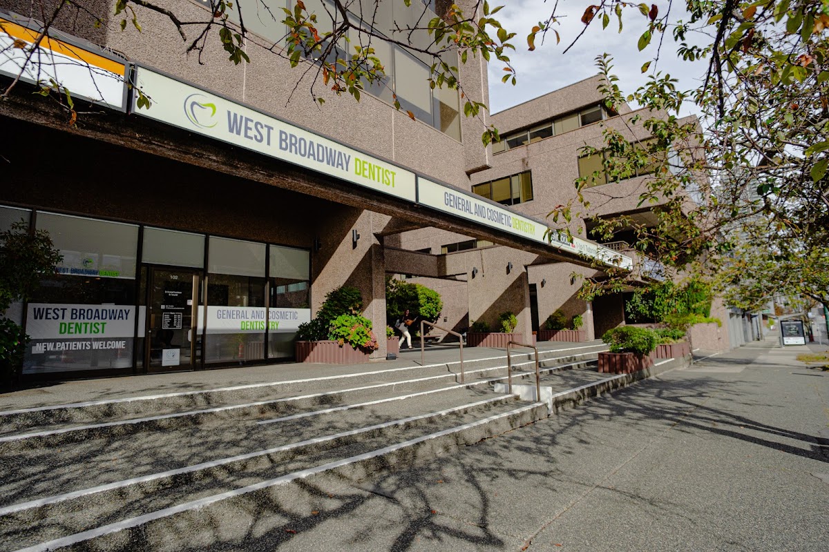 West Broadway Dentist dental clinic in Vancouver - Photo 1