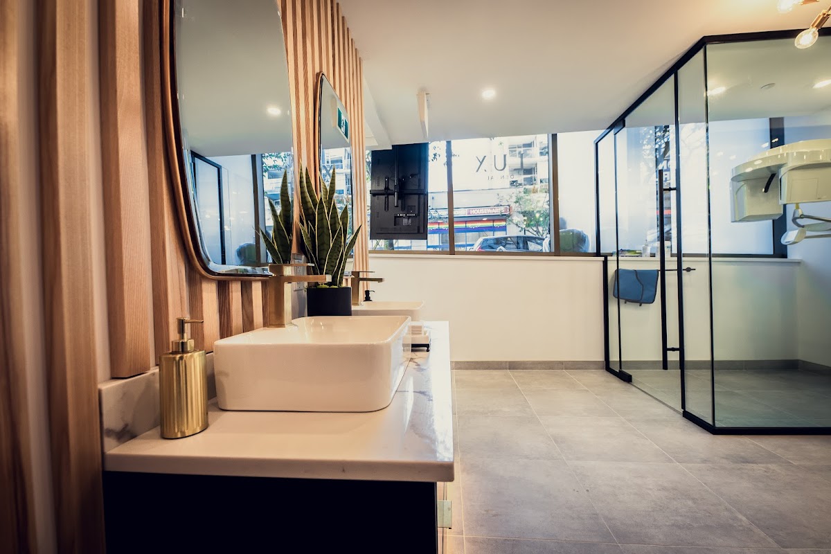 Lux Dental Clinic dental clinic in Vancouver - Photo 4