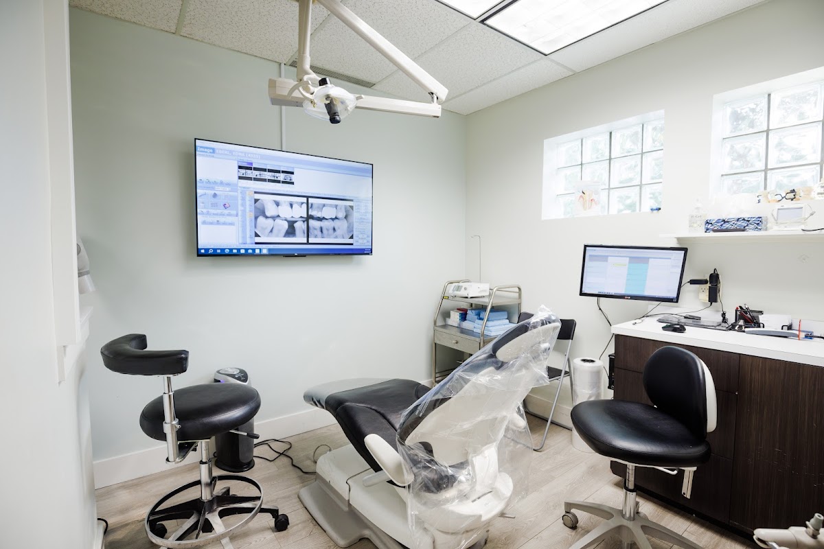 Strawberry Hill Family Dental dental clinic in Surrey - Photo 1