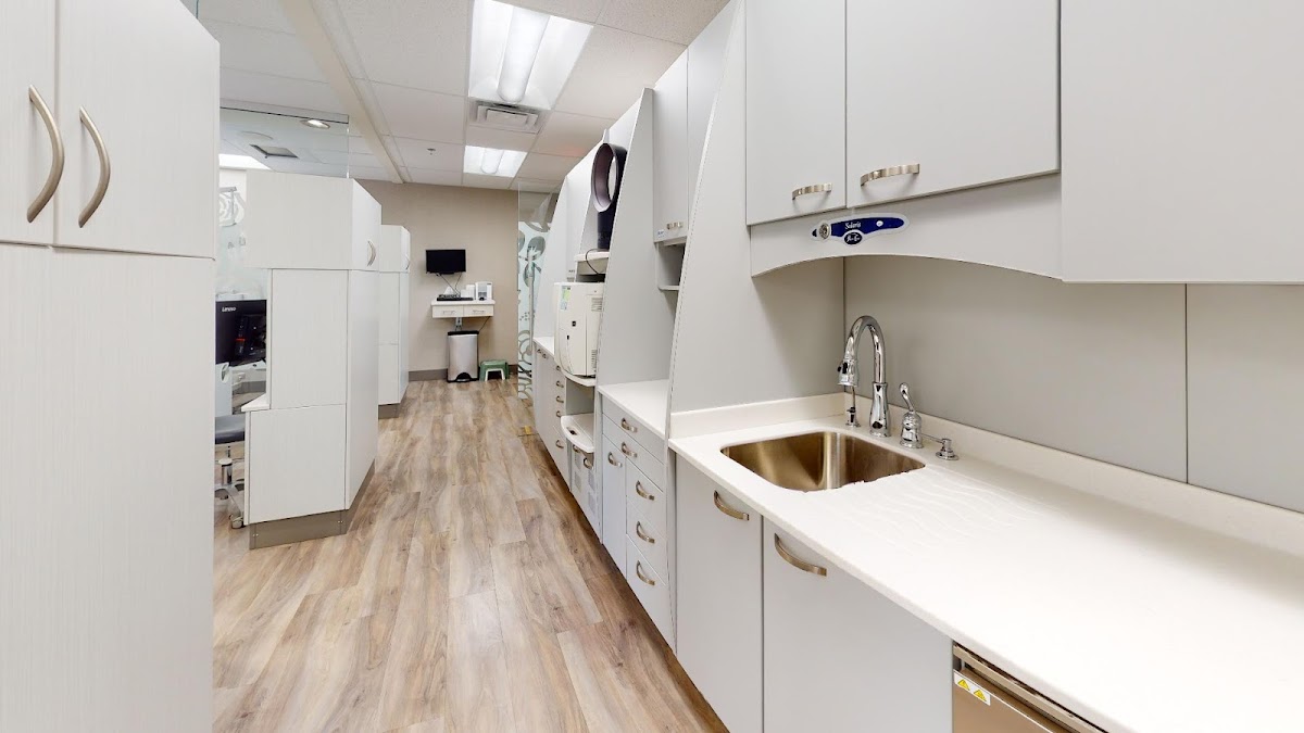Rosemary Heights Dental Center dental clinic in Surrey - Photo 2
