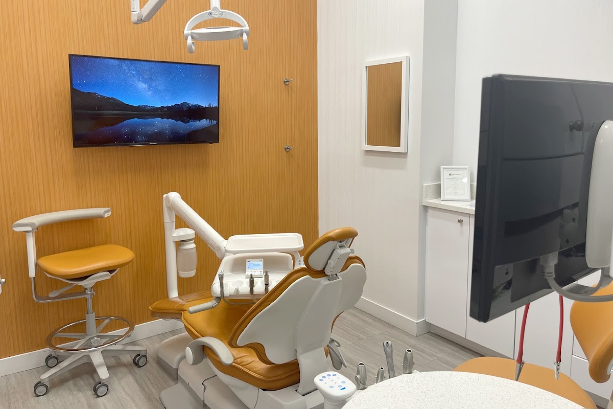 Cambie Marine Gateway Dental dental clinic in Vancouver - Photo 3