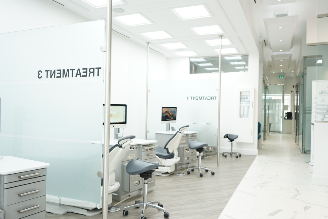 Grand Oaks Orthodontics dental clinic in Oakville - Photo 1