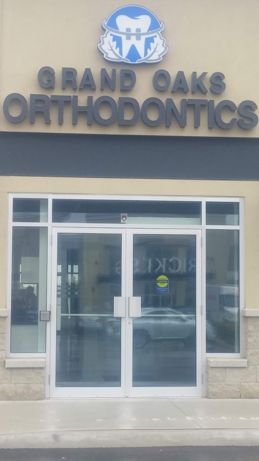 Grand Oaks Orthodontics dental clinic in Oakville - Photo 3