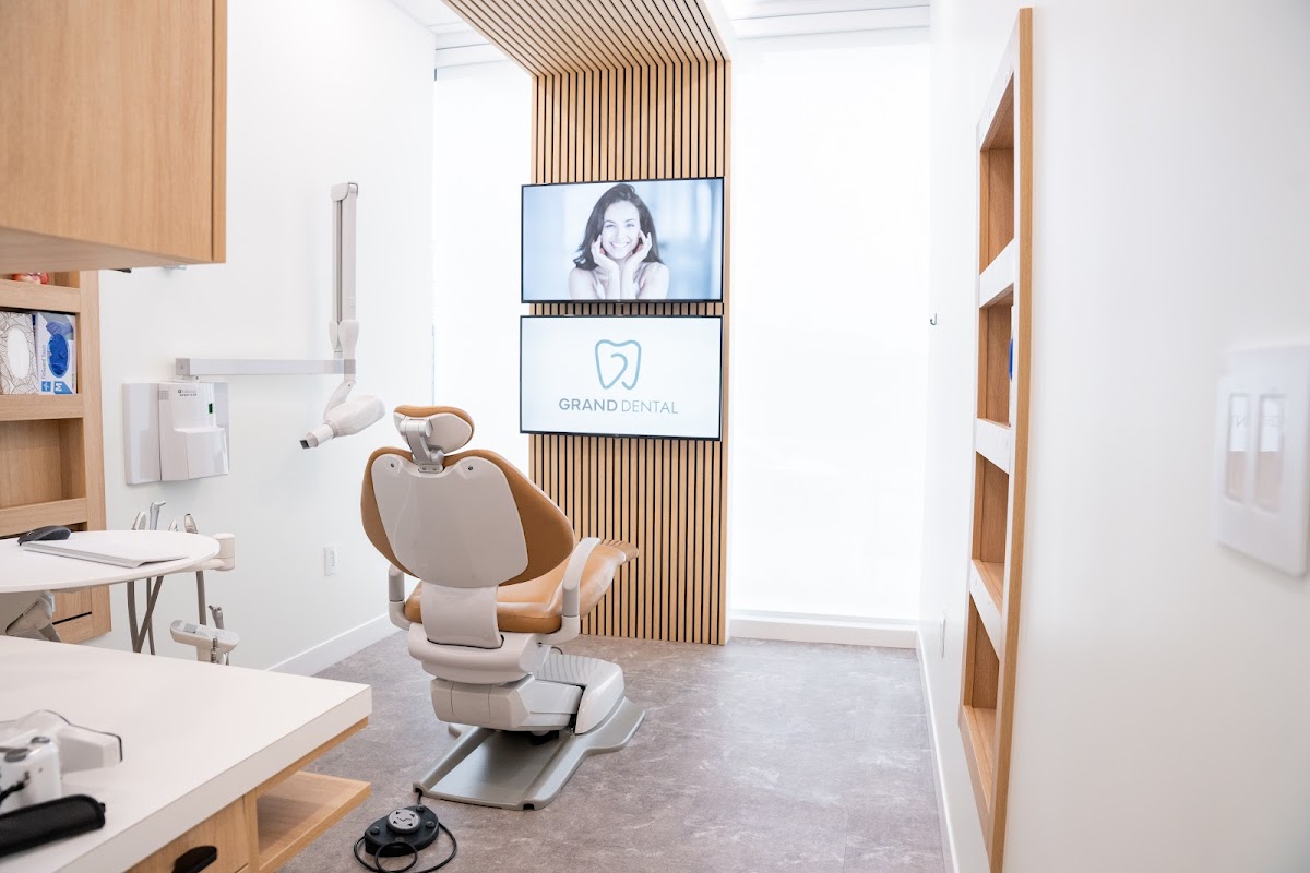 Grand Dental dental clinic in Surrey - Photo 2