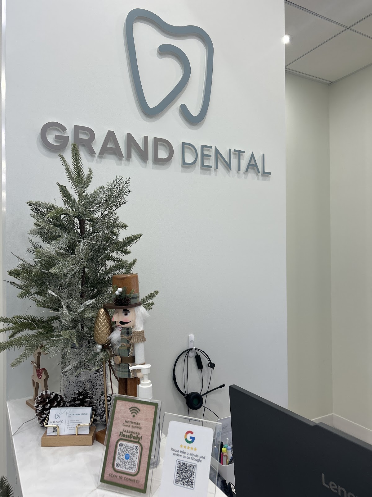 Grand Dental dental clinic in Surrey - Photo 5