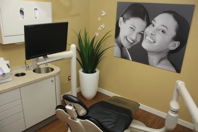 Brush Dental Clinic - Victoria dental clinic in Vancouver - Photo 2