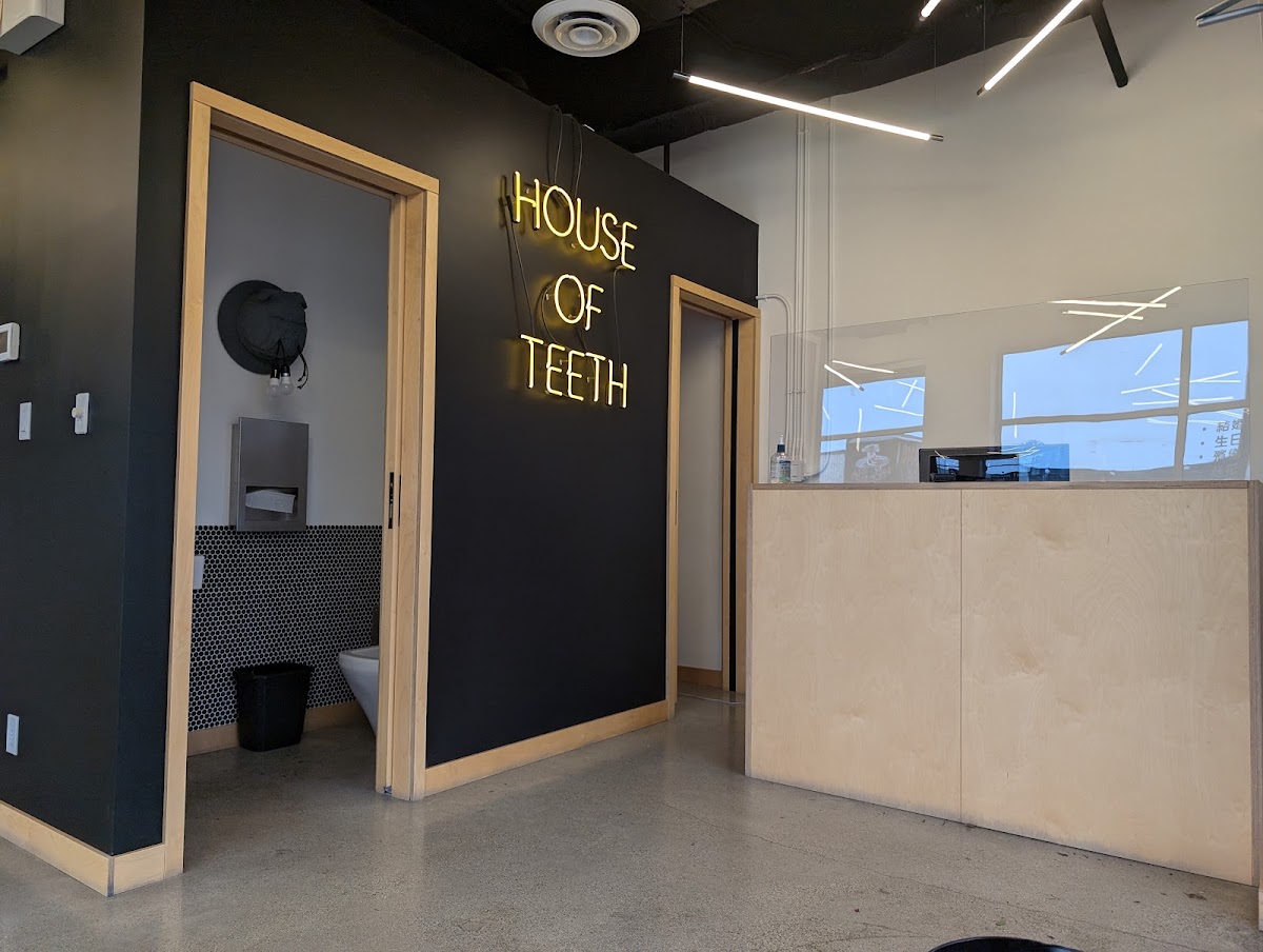 House of Teeth dental clinic in Vancouver - Photo 1