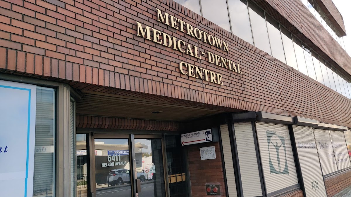 Metrotown Dental Clinic dental clinic in Burnaby - Photo 3