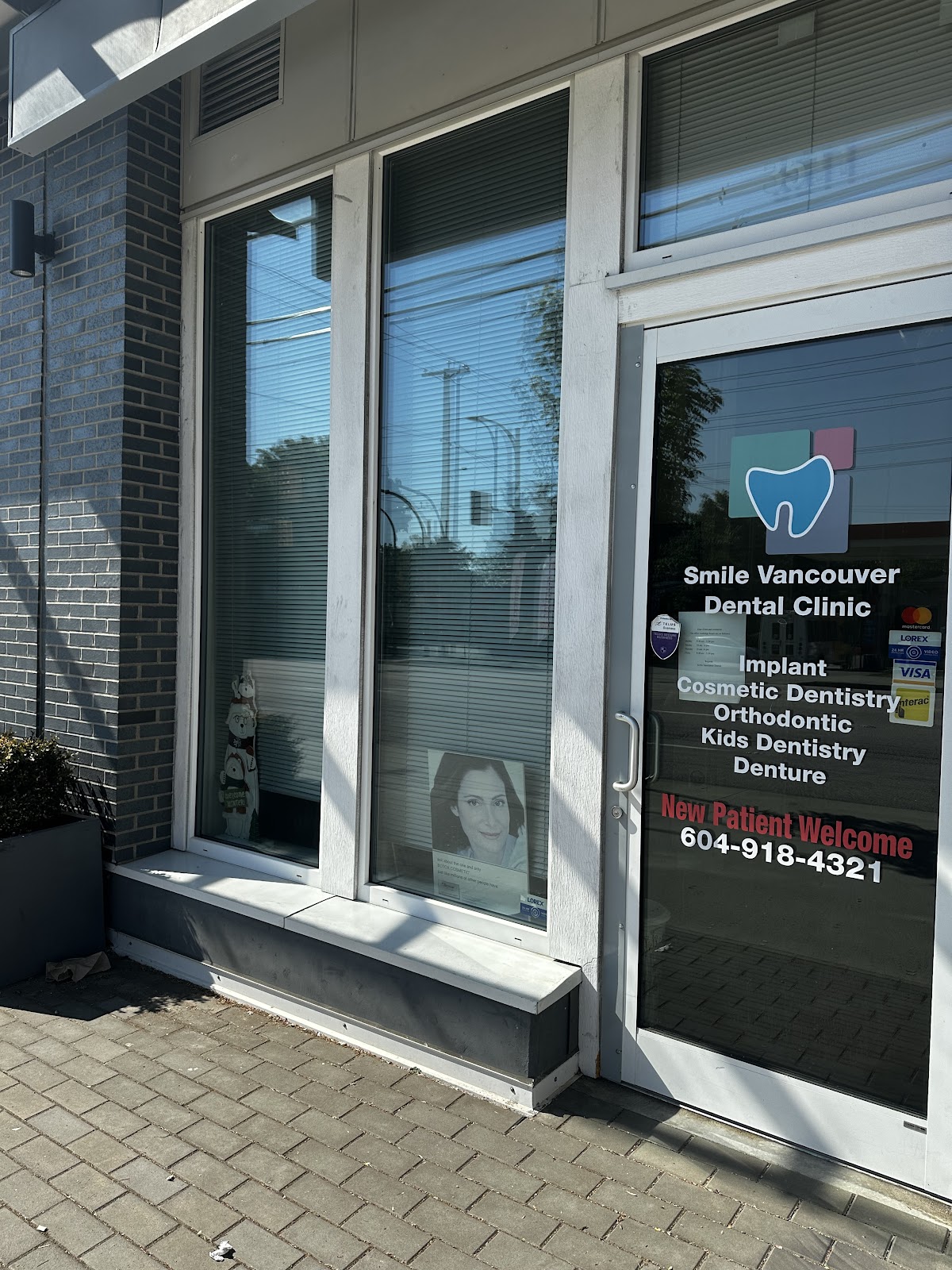 Smile Vancouver Dental Clinic dental clinic in Vancouver - Photo 1