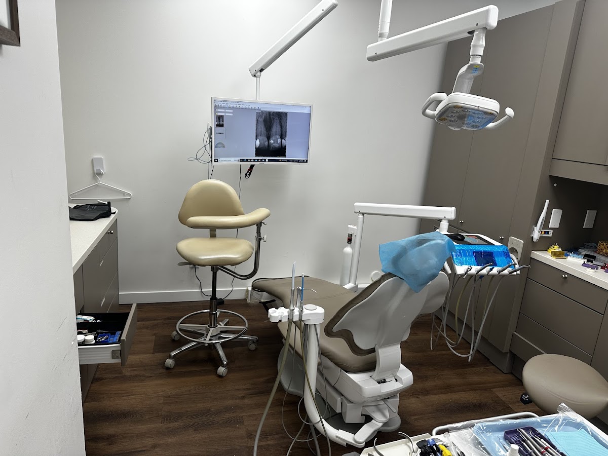 Smile Vancouver Dental Clinic dental clinic in Vancouver - Photo 4