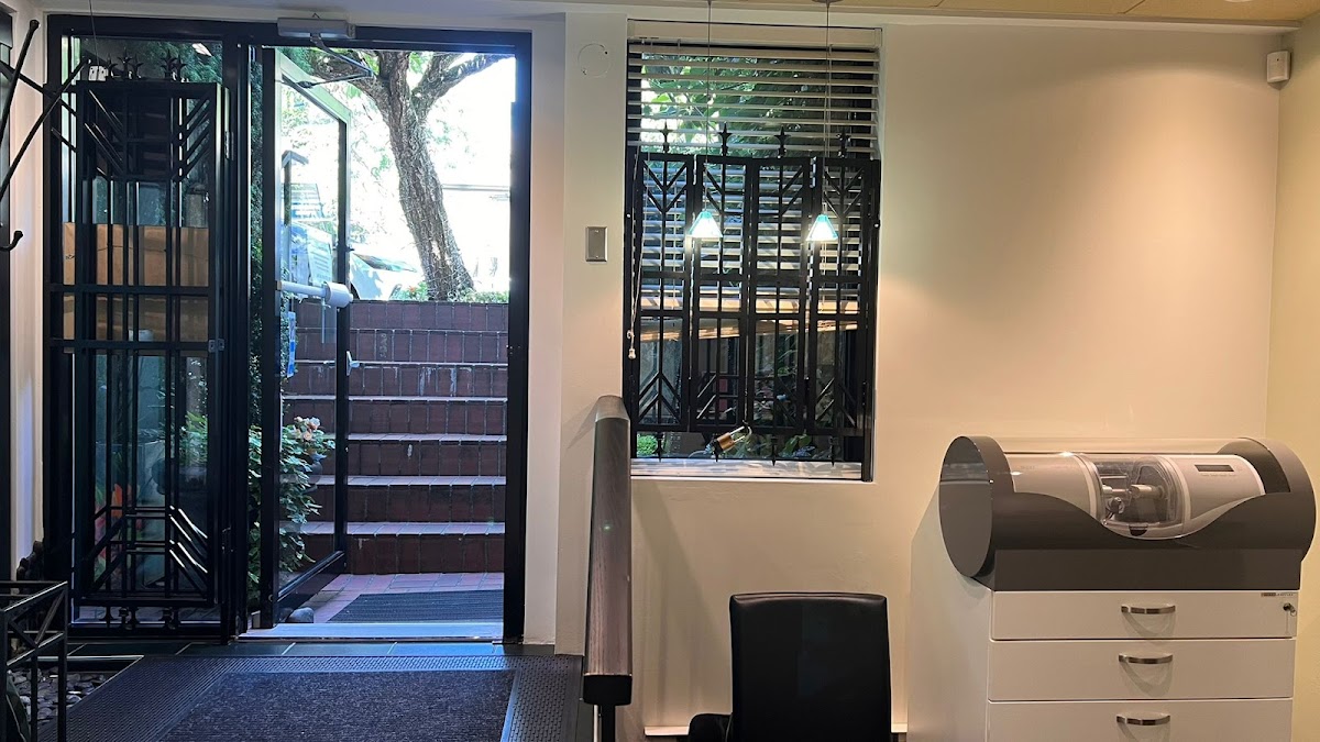 Westcoast Smile Dental dental clinic in Vancouver - Photo 6