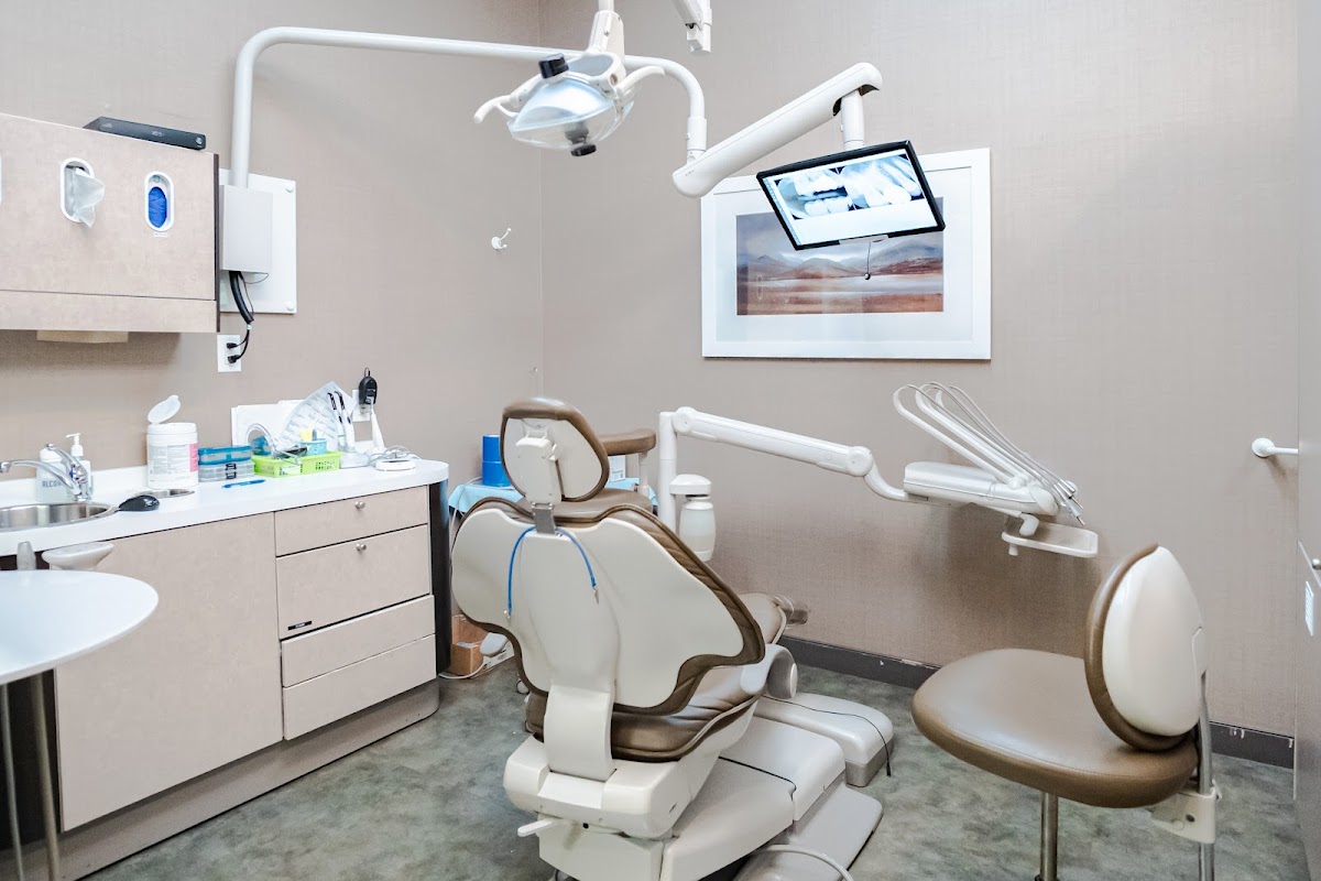 Grandview Corners dental clinic in Surrey - Photo 1