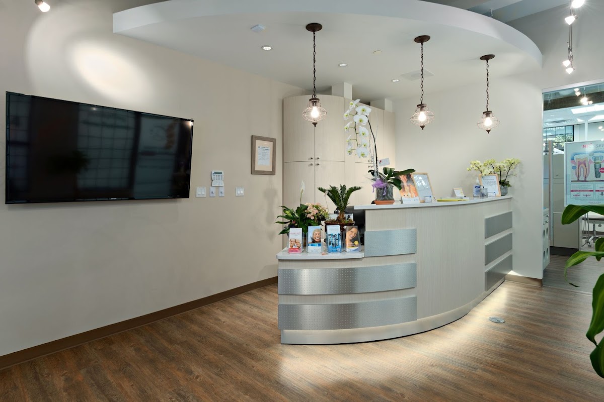 Happy Smile Dental Clinic dental clinic in Surrey - Photo 1