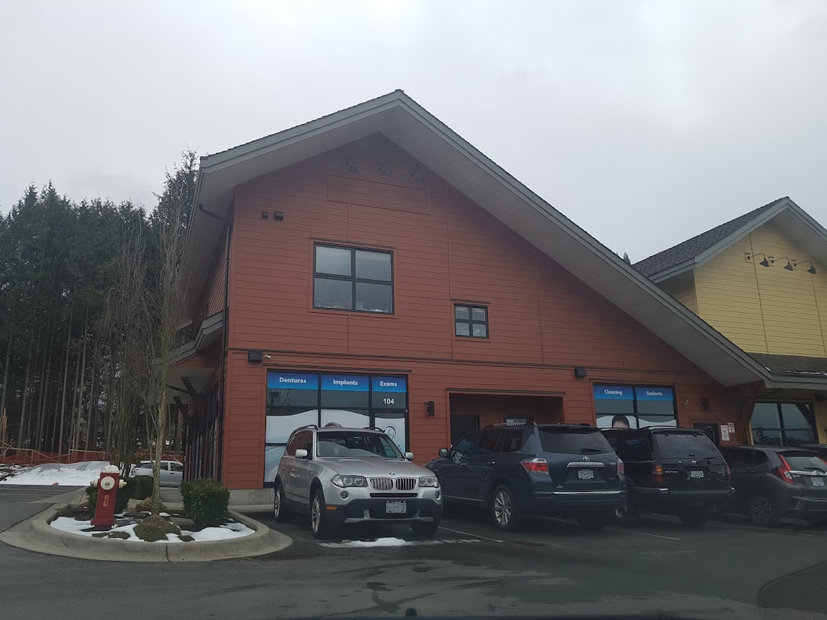 Happy Smile Dental Clinic dental clinic in Surrey - Photo 2