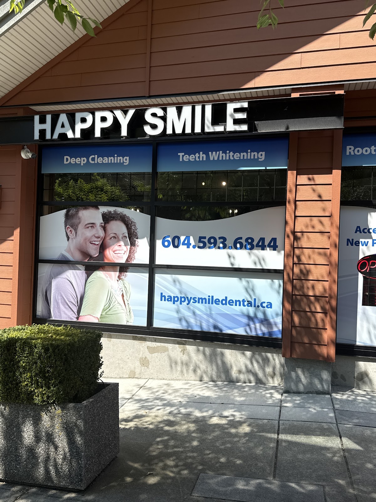 Happy Smile Dental Clinic dental clinic in Surrey - Photo 4