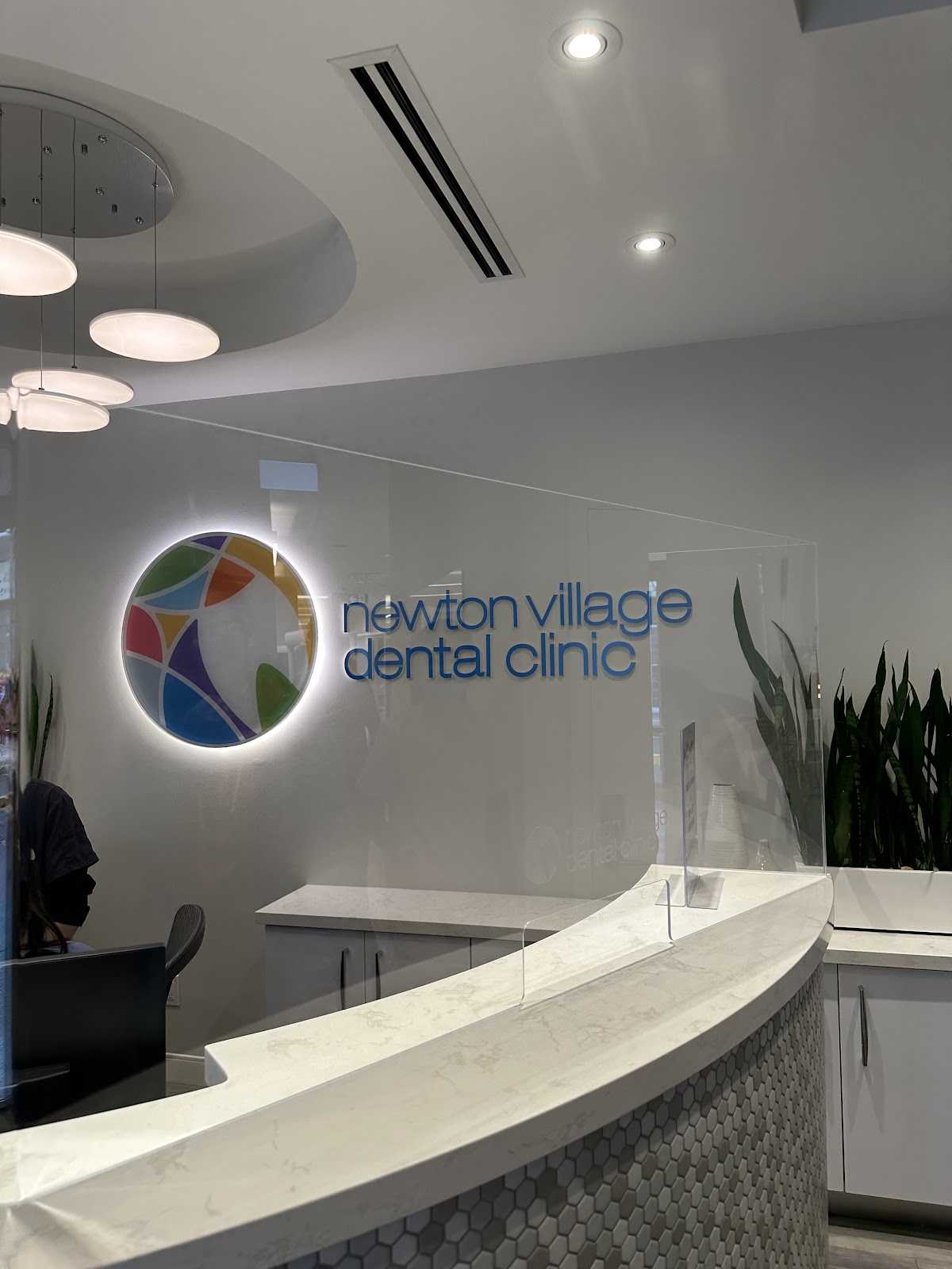 Newton Village Dental Clinic (Dr. Duo Zhang and Dr. Patrick Nguyen) dental clinic in Surrey - Photo 4