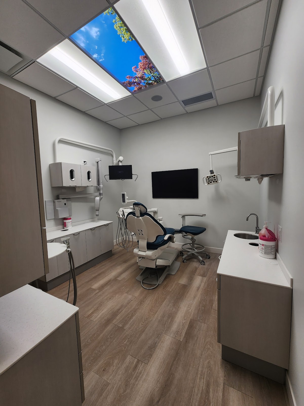 Clayton Smiles Dental dental clinic in Surrey - Photo 7