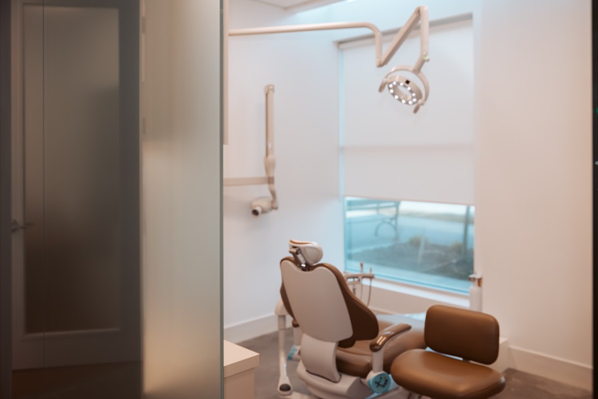 Smile Plus Dentistry dental clinic in Surrey - Photo 2