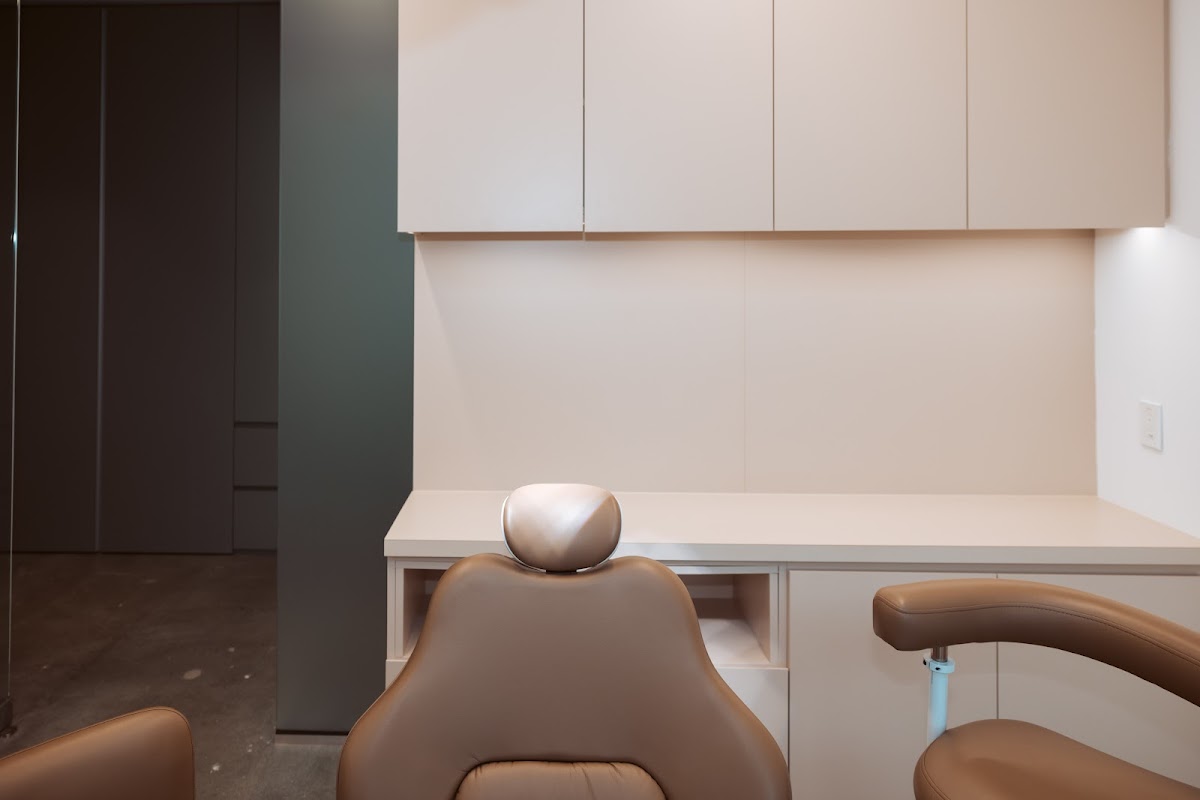 Smile Plus Dentistry dental clinic in Surrey - Photo 3