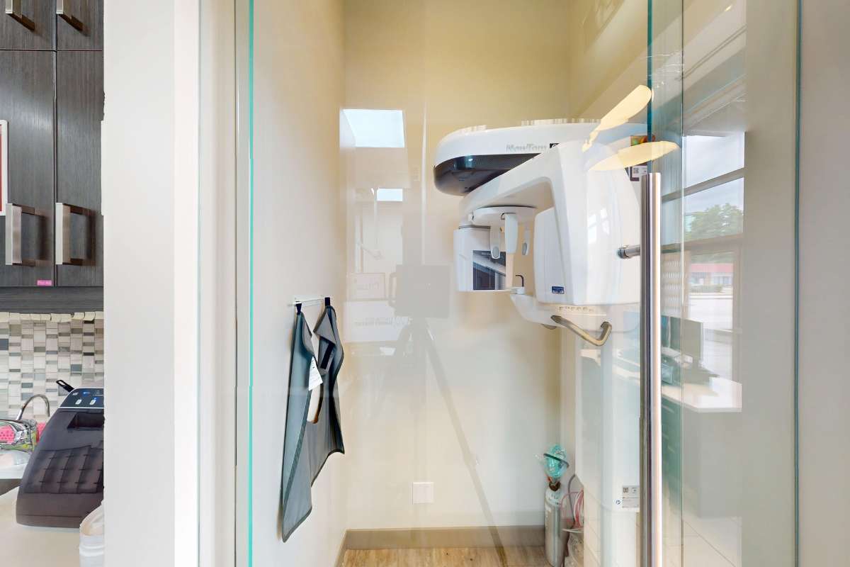 Central City Surrey Dentist dental clinic in Surrey - Photo 10
