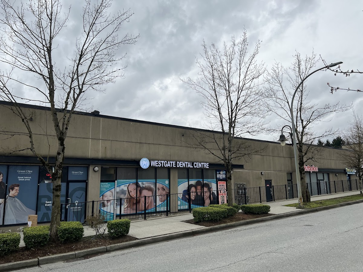 Westgate Dental & Implant Centre dental clinic in Maple Ridge - Photo 10